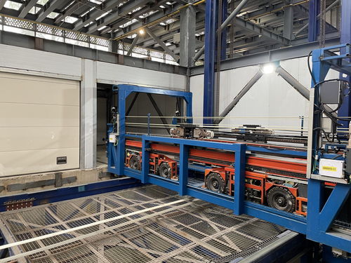 機(jī)器人出手,這家車(chē)庫(kù)停車(chē)像 抓娃娃